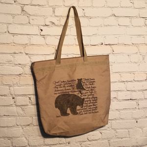 Great Smokey Mountains Bear tote bag with zipper beige with black print